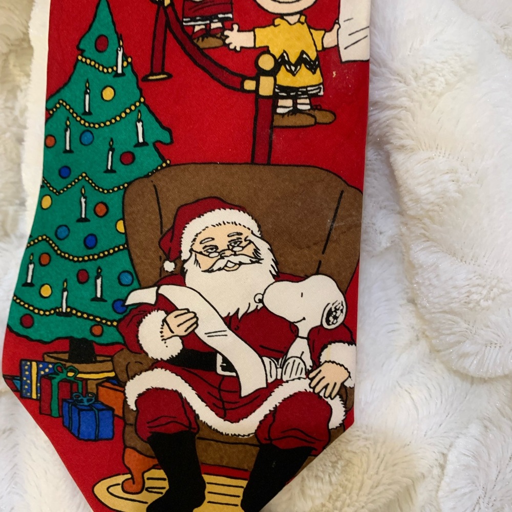 Peanuts Santa‎ Red Christmas Tie Snoopy Charlie Brown and Gang